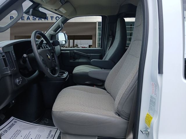 2025 Chevrolet Express 3500 LT