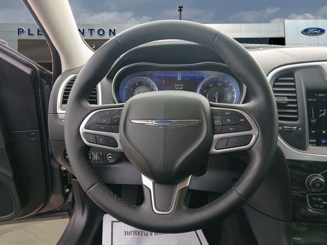 2022 Chrysler 300 Touring L