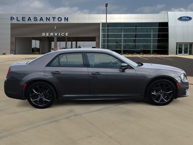 2022 Chrysler 300 Touring L