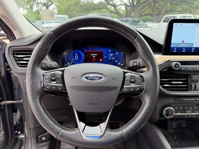 2022 Ford Escape Hybrid Titanium