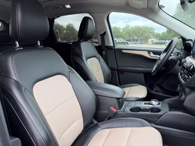 2022 Ford Escape Hybrid Titanium