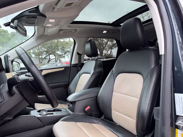 2022 Ford Escape Hybrid Titanium