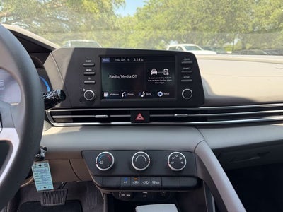 2025 Hyundai Elantra SE